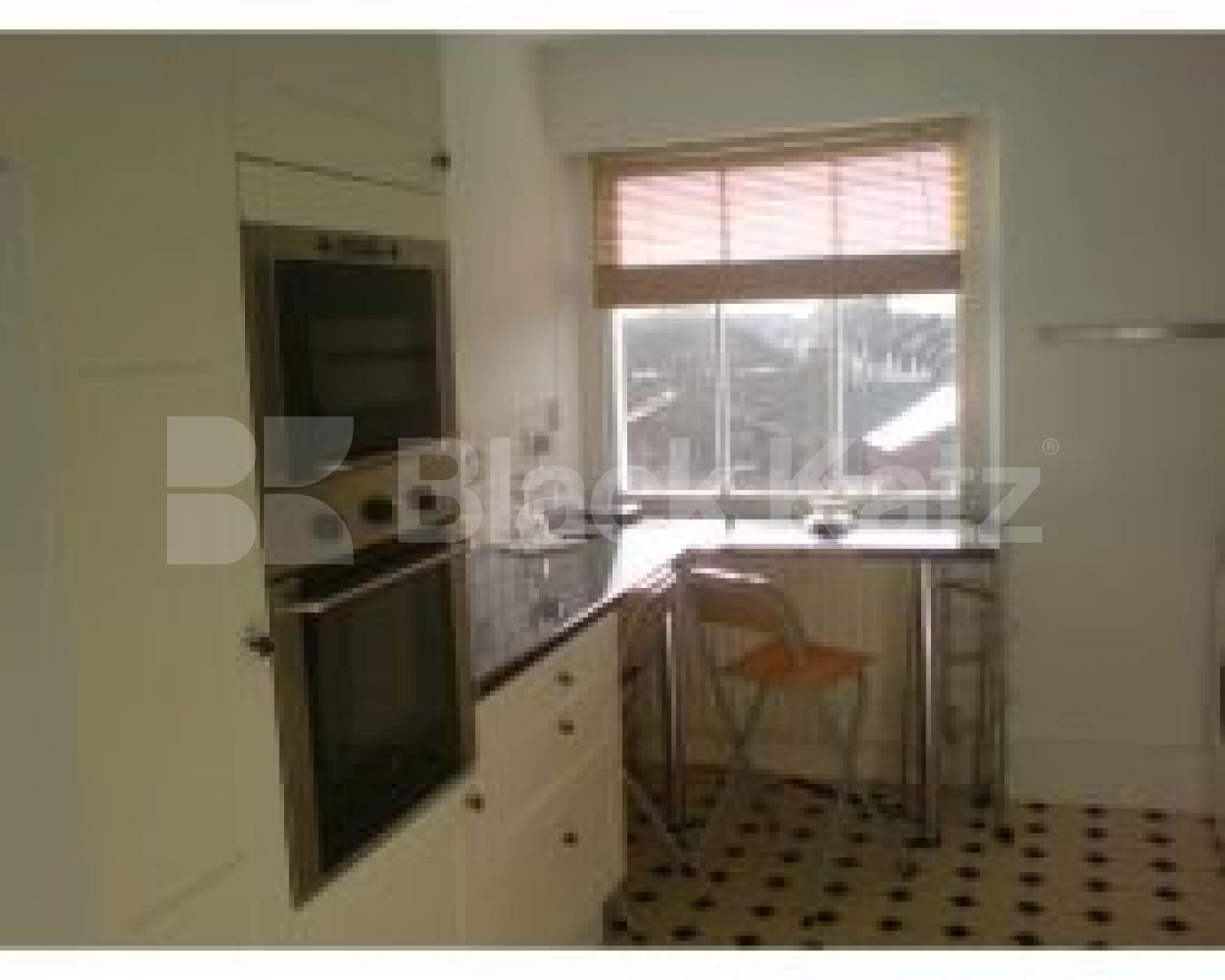 			2 Bedroom, 1 bath, 1 reception Flat			 Highbury Hill, HIGHBURY N5